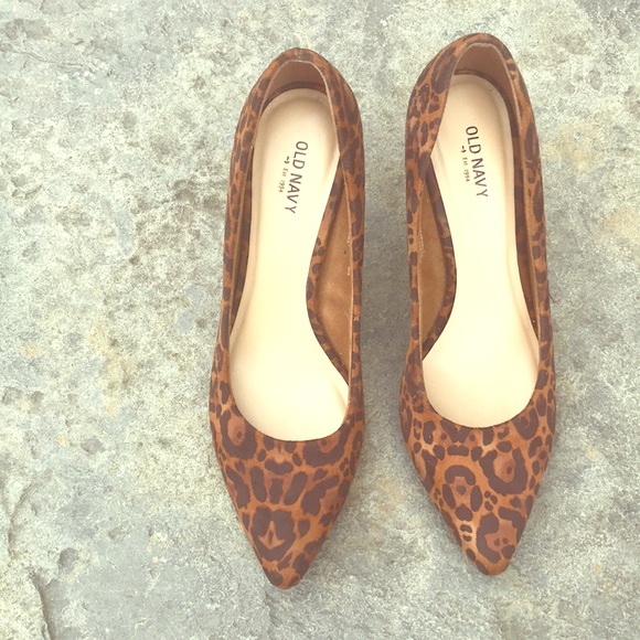 Super cute!! Leopard kitten heels size 8. - Picture 1 of 4
